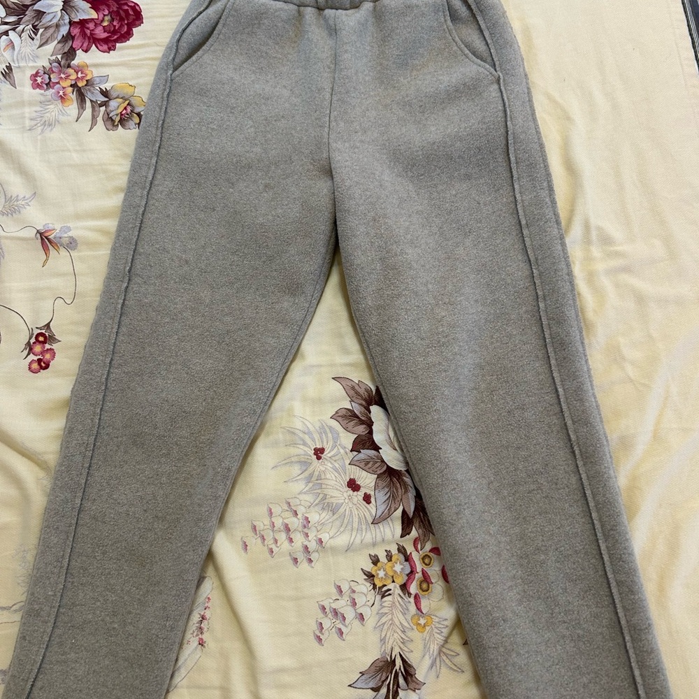 Bududu women’s wool pants.